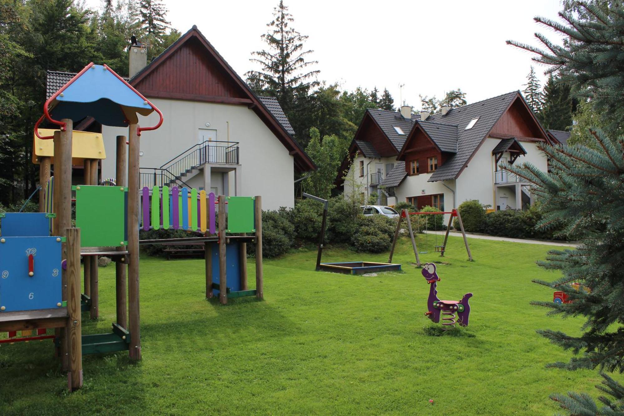 Apartament Bialy Na Osiedlu "Apartamenty Pod Sniezka" カルパッチ エクステリア 写真